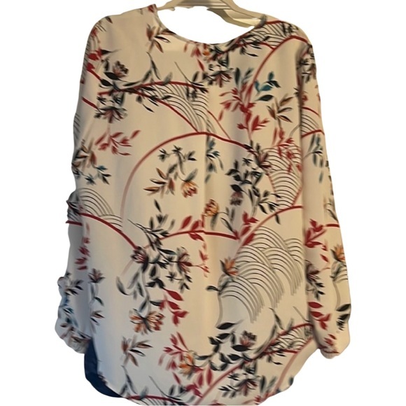 Alfani Criss-cross blouse‎ - great tummy coverage and flowy - Picture 2 of 8